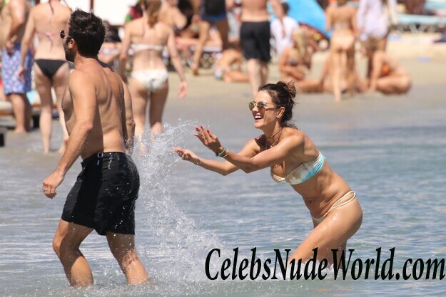 Alessandra Ambrosio Bikini 45971