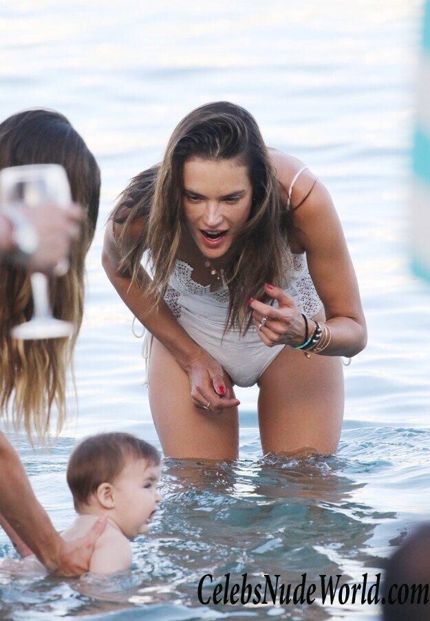 Alessandra Ambrosio Bikini 45972