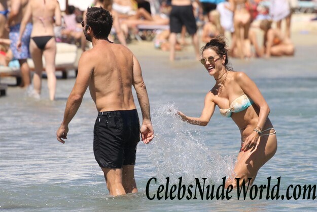 Alessandra Ambrosio Bikini 45973