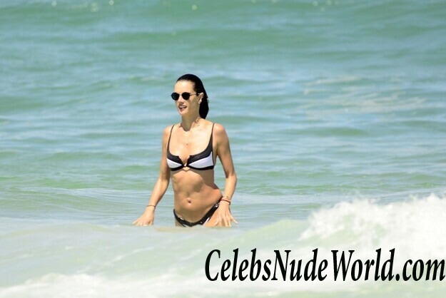 Alessandra Ambrosio Bikini 46075
