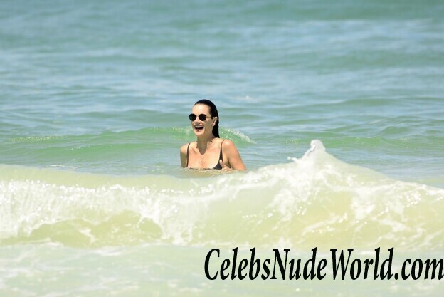 Alessandra Ambrosio Bikini 46076