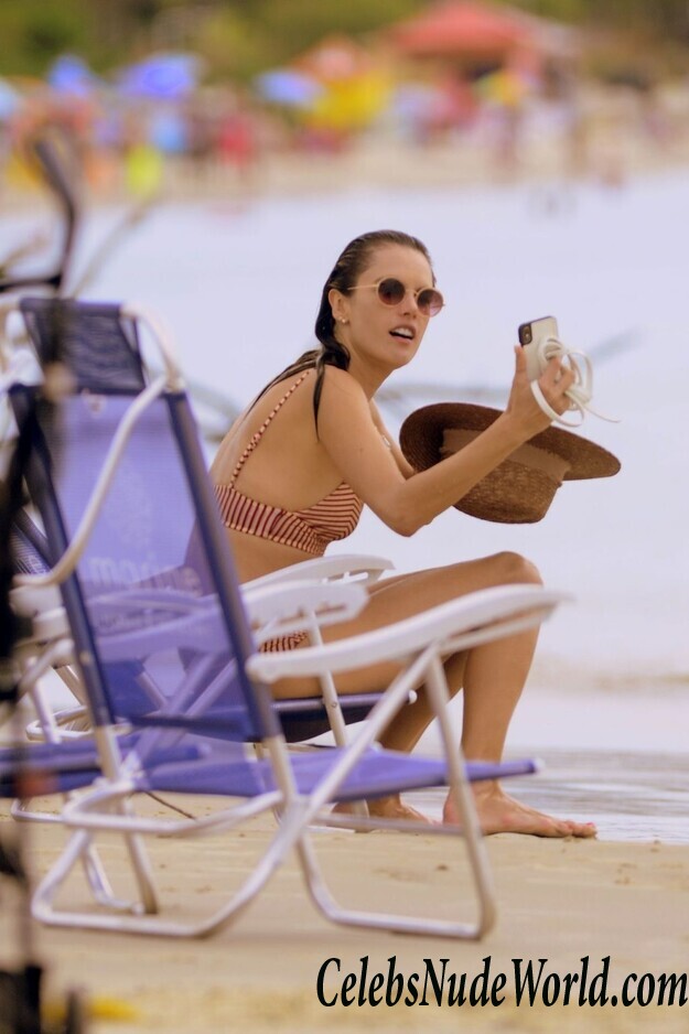 Alessandra Ambrosio Bikini 46109