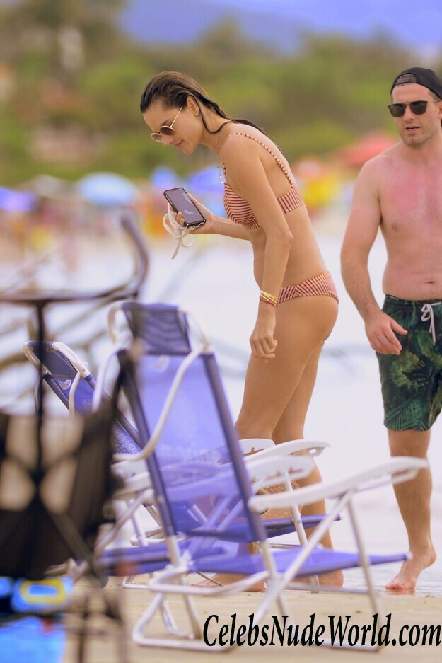 Alessandra Ambrosio Bikini 46114
