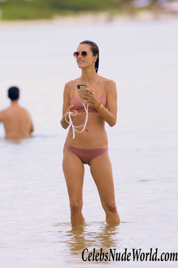 Alessandra Ambrosio Bikini 46116