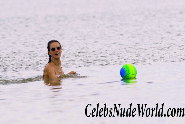Alessandra Ambrosio Bikini 46122