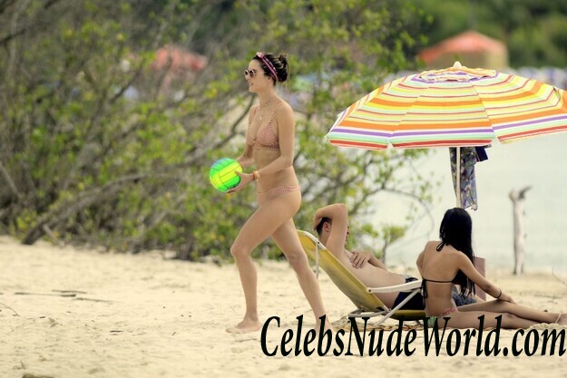 Alessandra Ambrosio Bikini 46132
