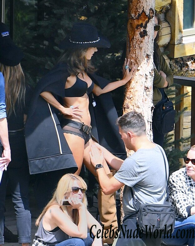 Alessandra Ambrosio Sexy 46430