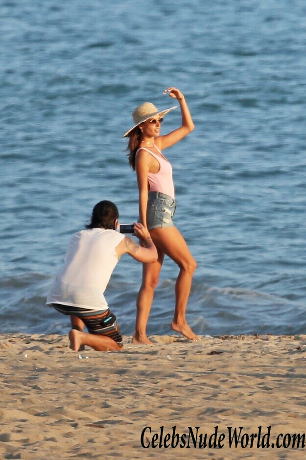 Alessandra Ambrosio Sexy 46471