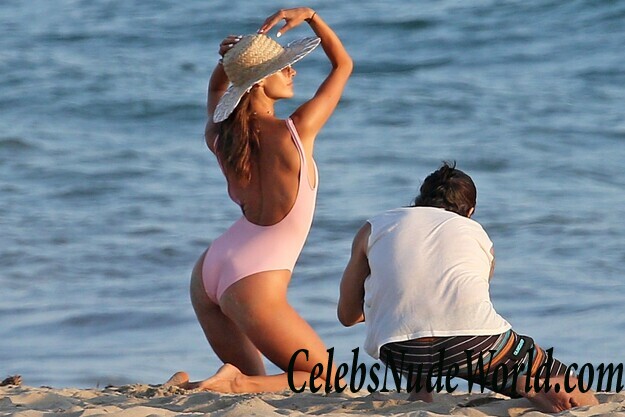 Alessandra Ambrosio Sexy 46511