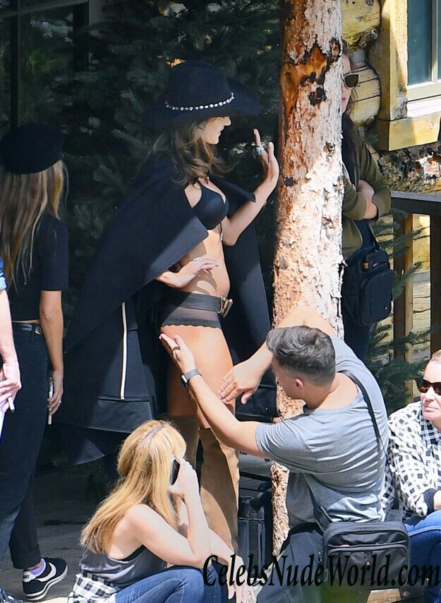 Alessandra Ambrosio Sexy 46536