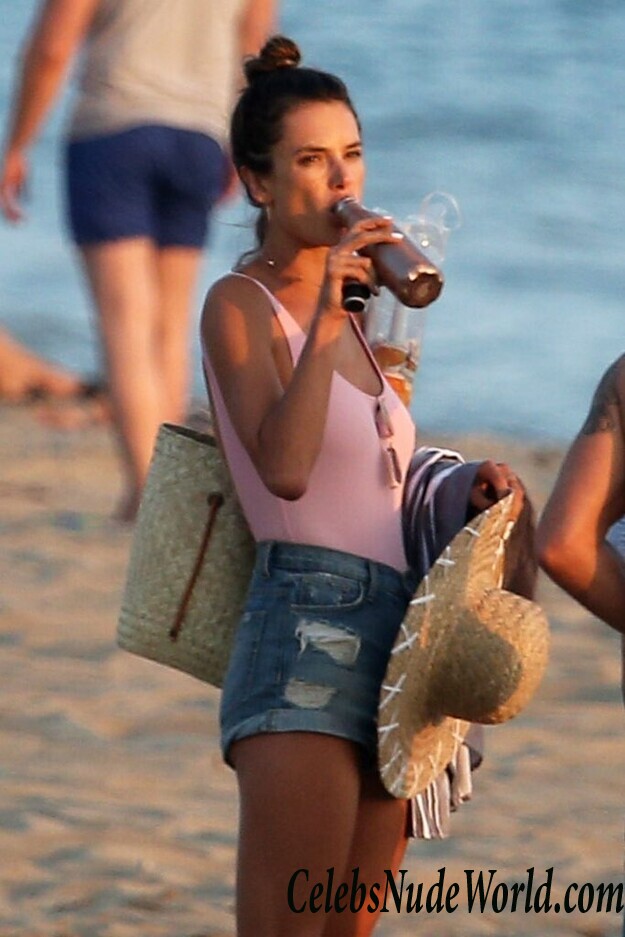 Alessandra Ambrosio Sexy 46609