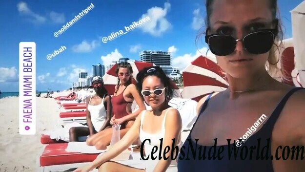 Toni Garrn & Alina Baikova Sexy 46700