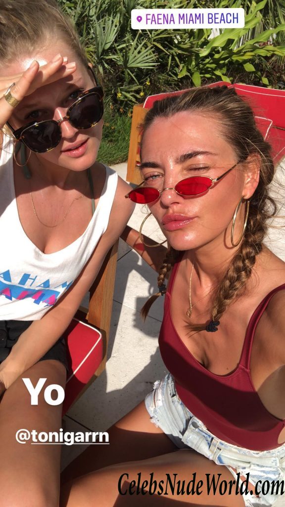 Toni Garrn & Alina Baikova Sexy 46730