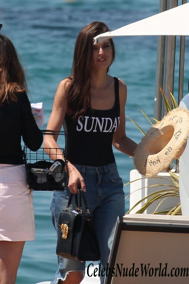 Bianca Balti Doesn't Know About Three Seashells 47203