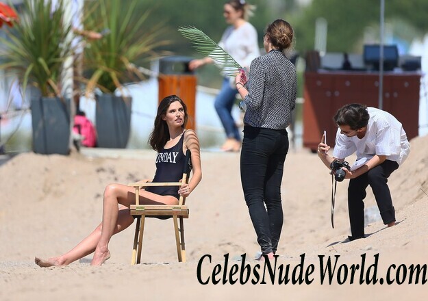 Bianca Balti Doesn't Know About Three Seashells 47226