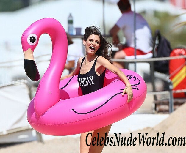 Bianca Balti Doesn't Know About Three Seashells 47240