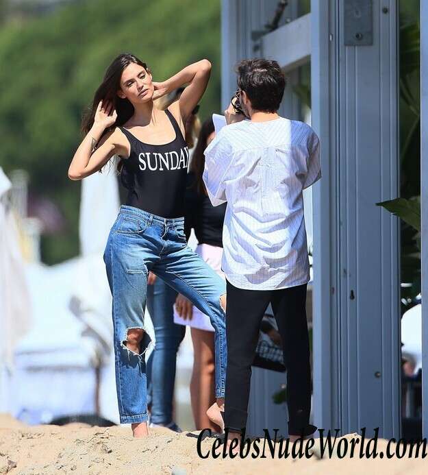 Bianca Balti Doesn't Know About Three Seashells 47242