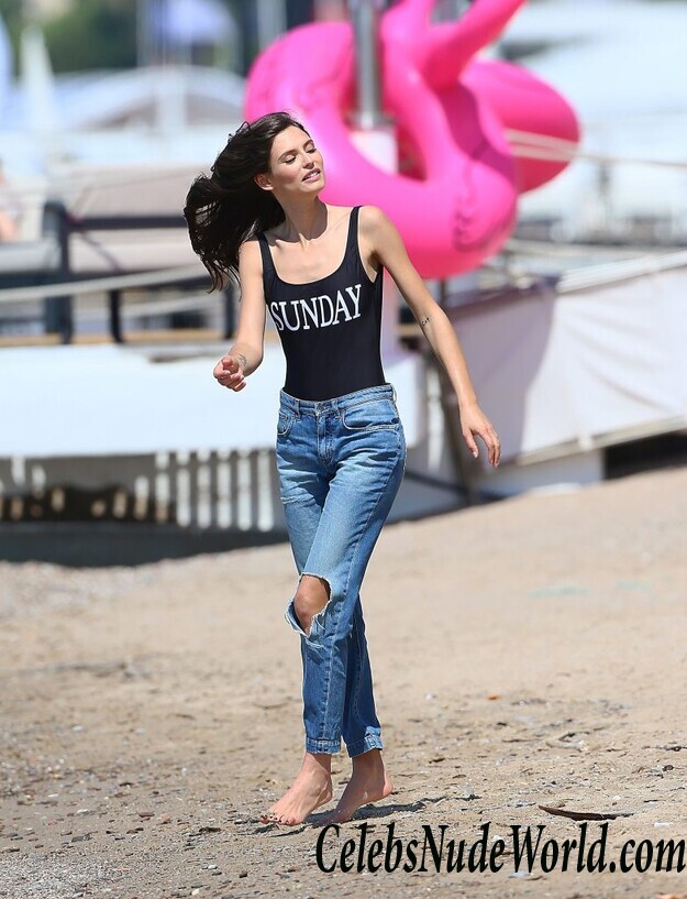 Bianca Balti Doesn't Know About Three Seashells 47246