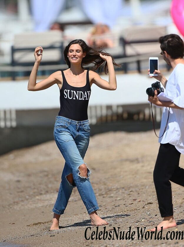 Bianca Balti Doesn't Know About Three Seashells 47248