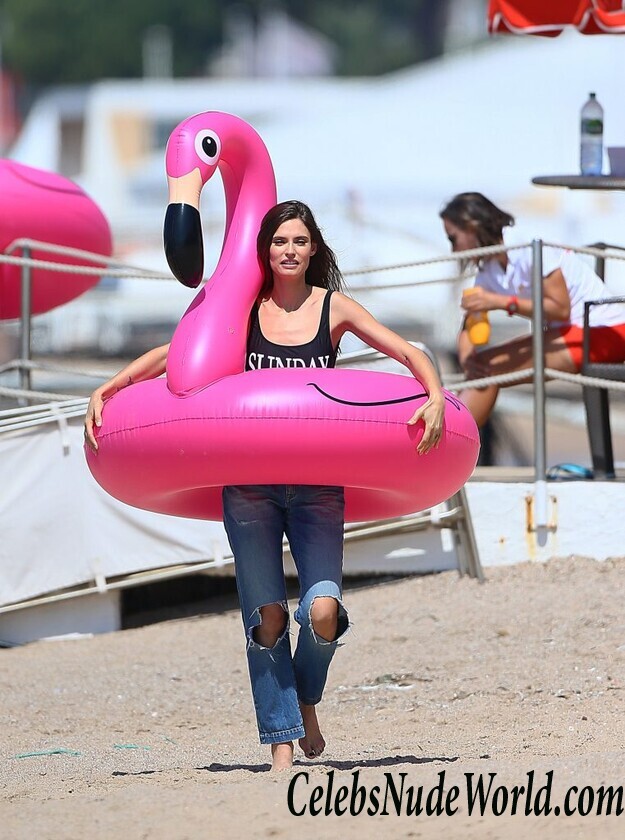 Bianca Balti Doesn't Know About Three Seashells 47253