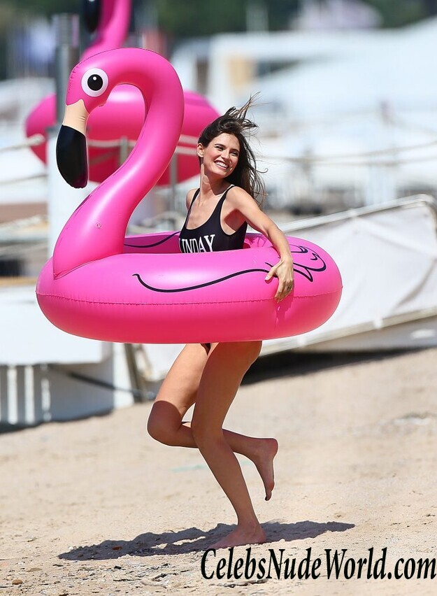 Bianca Balti Doesn't Know About Three Seashells 47267