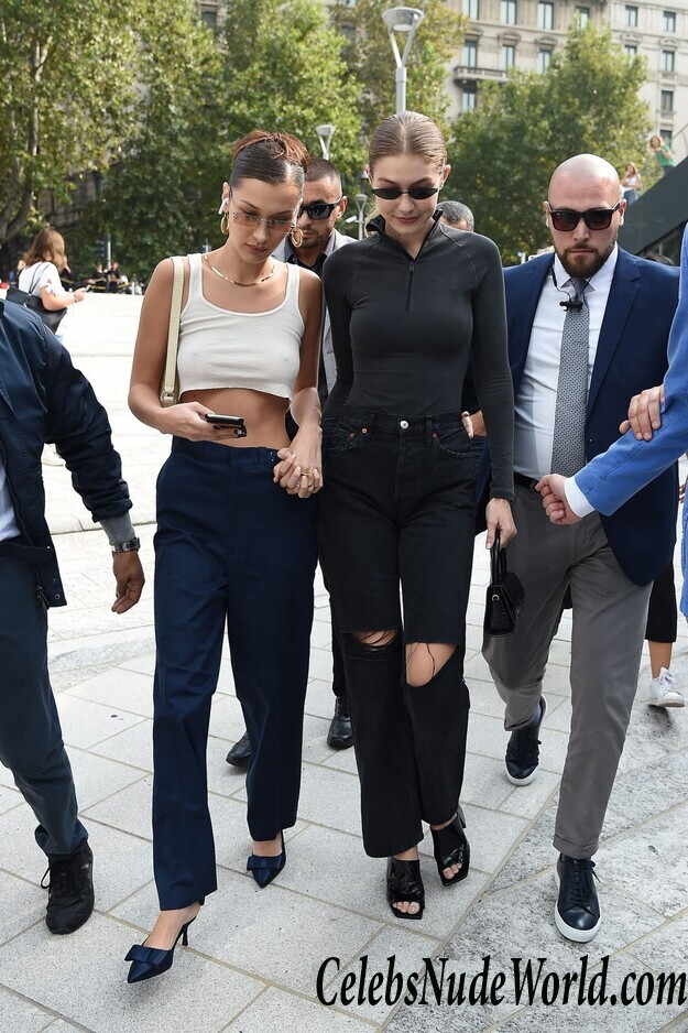 Bella Hadid Pokies 47330