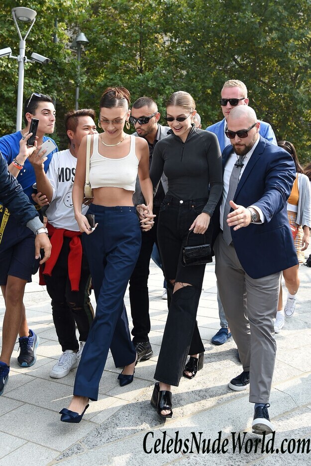 Bella Hadid Pokies 47336