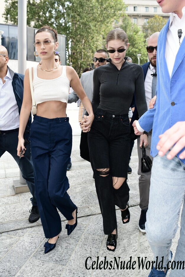 Bella Hadid Pokies 47342