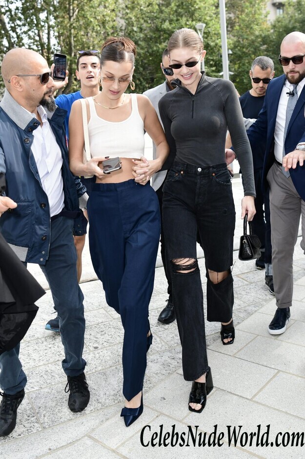 Bella Hadid Pokies 47354