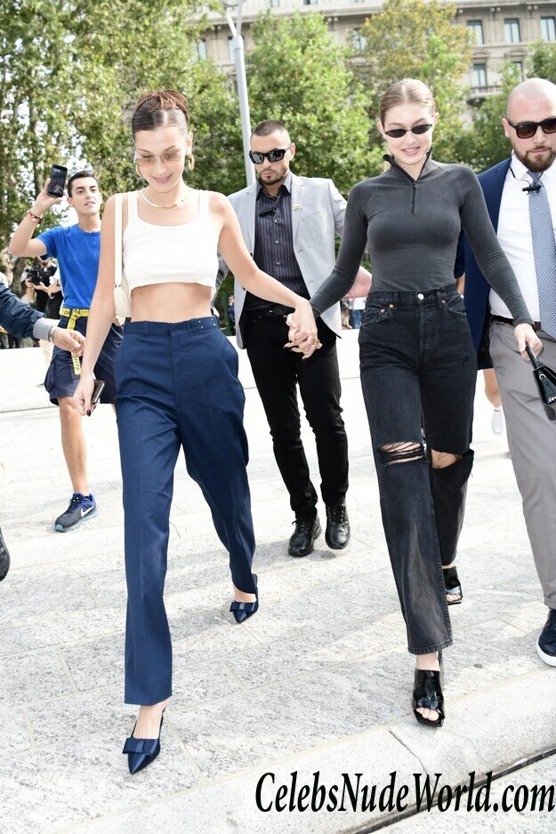 Bella Hadid Pokies 47368
