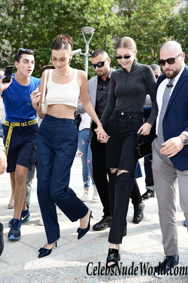 Bella Hadid Pokies 47373