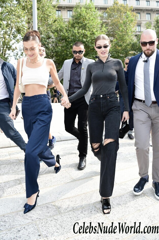Bella Hadid Pokies 47392