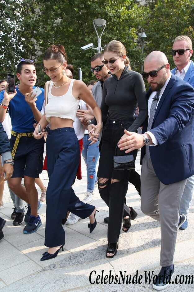 Bella Hadid Pokies 47393