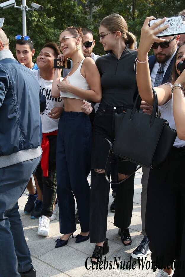 Bella Hadid Pokies 47395