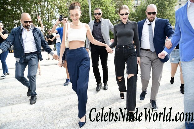 Bella Hadid Pokies 47396