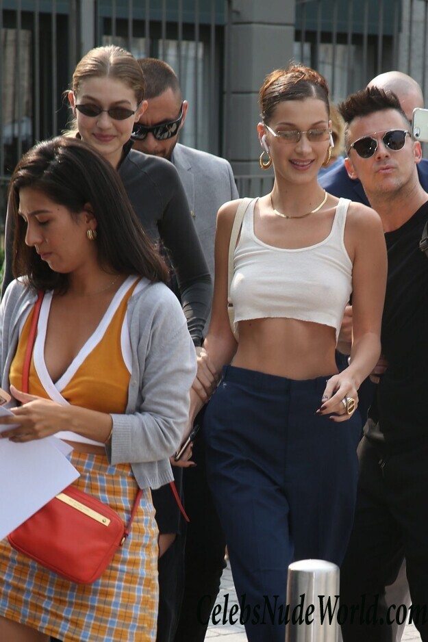 Bella Hadid Pokies 47407