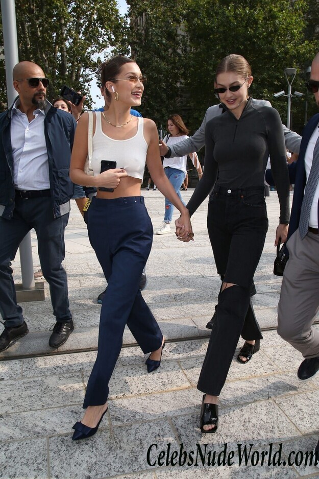 Bella Hadid Pokies 47411