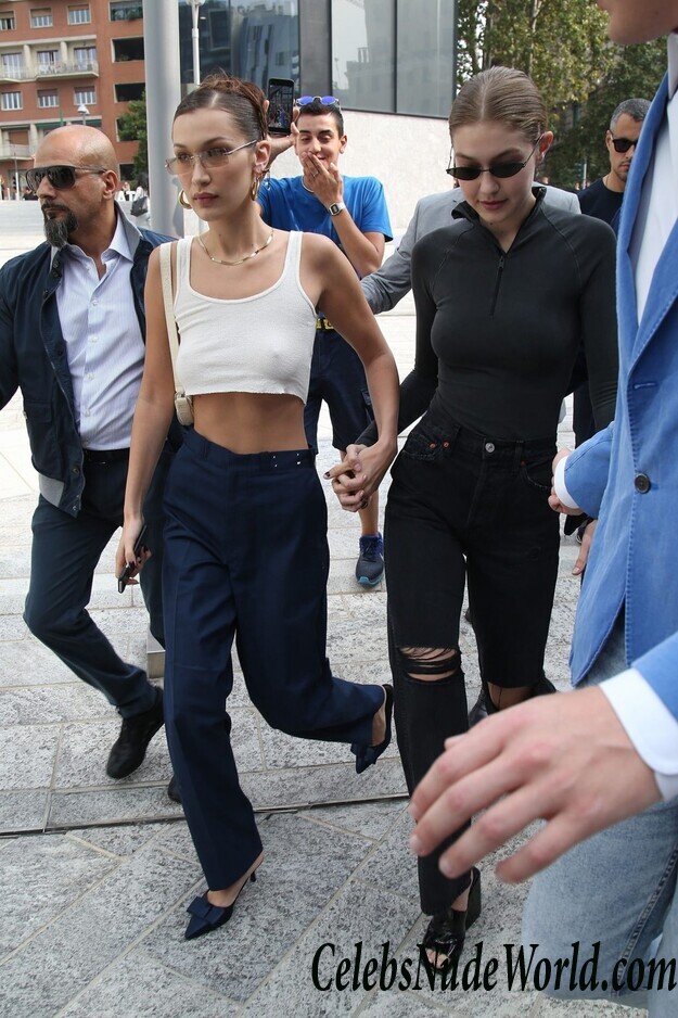 Bella Hadid Pokies 47413