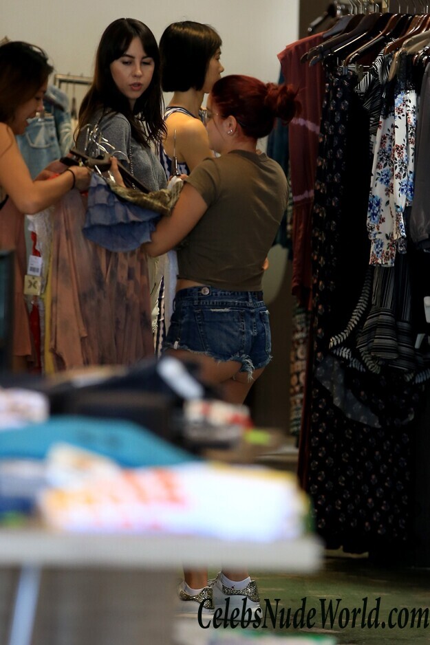 Ariel Winter Ass 47494