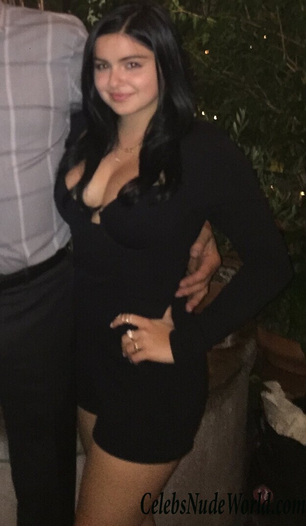 Ariel Winter huge cleavage pics 47749