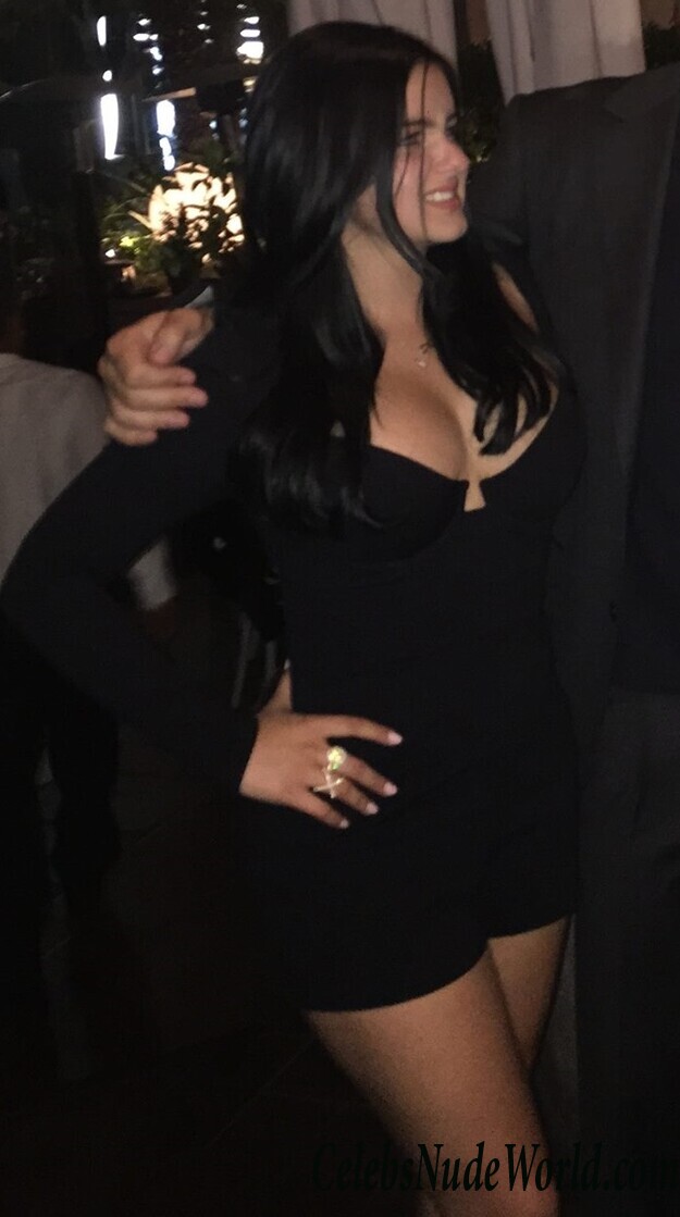 Ariel Winter huge cleavage pics 47751