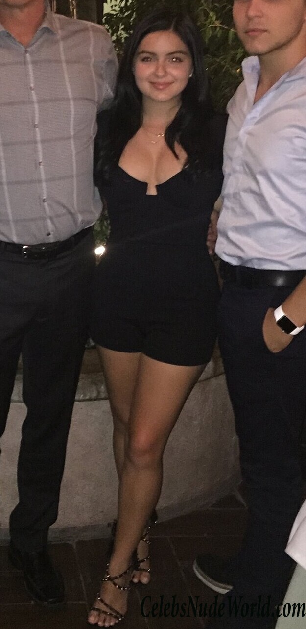 Ariel Winter huge cleavage pics 47752