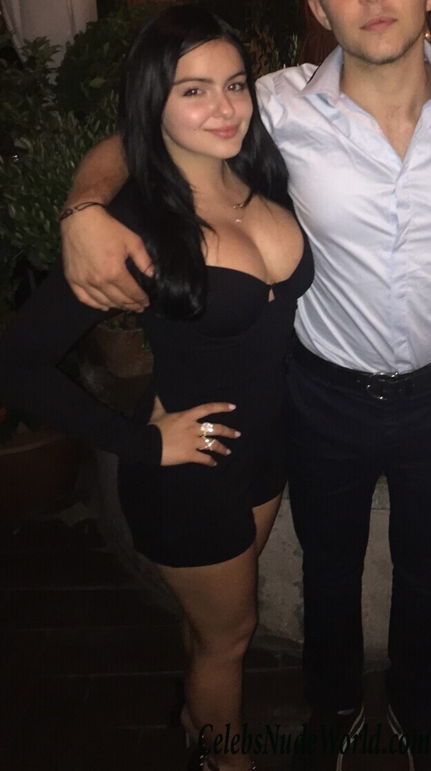 Ariel Winter huge cleavage pics 47753