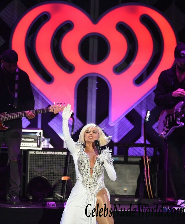 Bebe Rexha Cleavage 47851