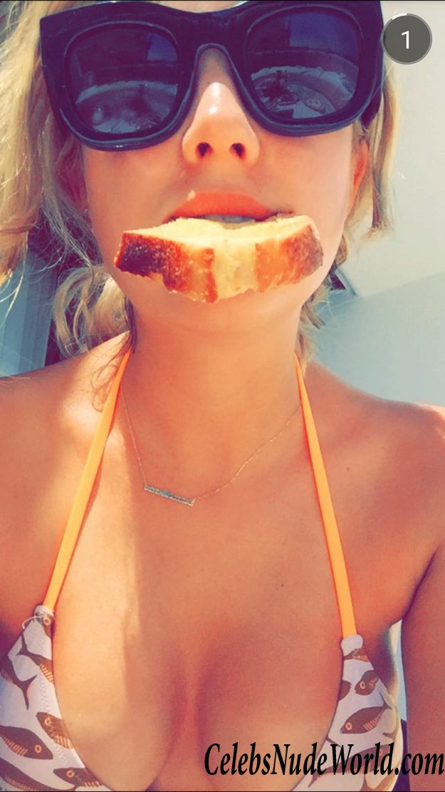 Bikini pics of Ashley Benson 47879