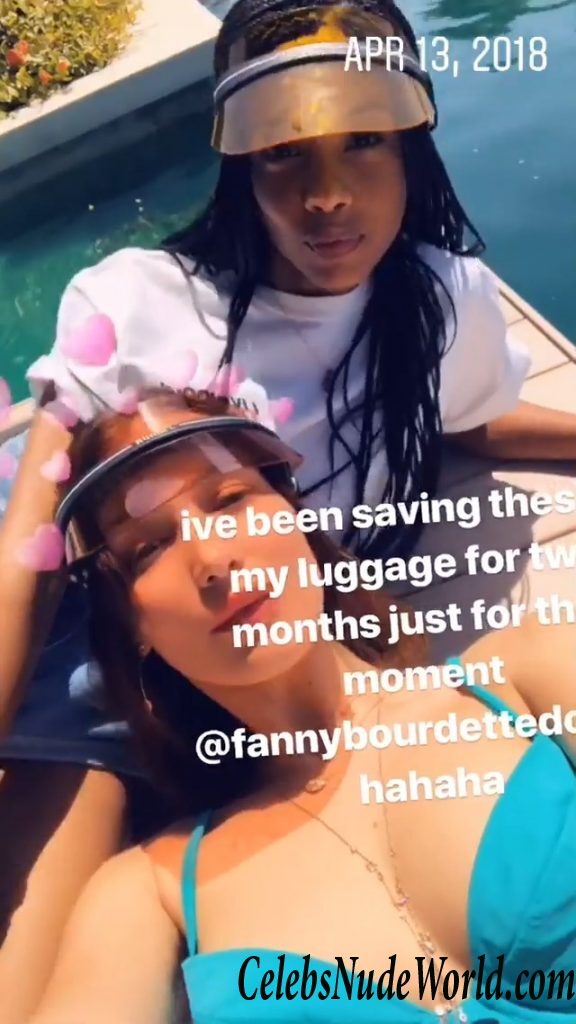 Bella Hadid Topless 48243