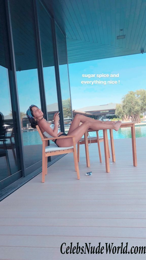 Bella Hadid Topless 48244