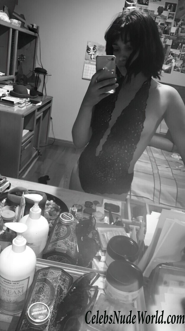 Ariela Barer Leaked 48512