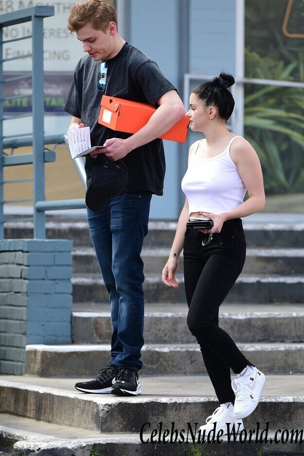 Ariel Winter Braless 48697