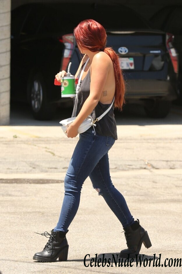 Ariel Winter Braless 48722